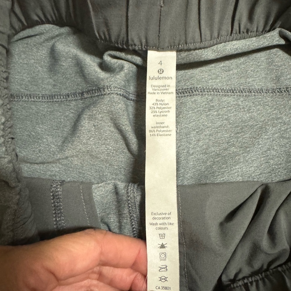 LULULEMON ON THE FLY SHORTS 2.5” - Picture 3 of 4